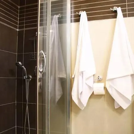 Daire Bright Apt, Terrace,heated Pool.